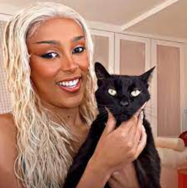 An image of Doja Cat and her cat