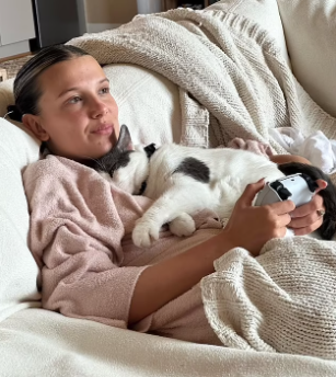 An image of Millie Bobby Brown and her cat