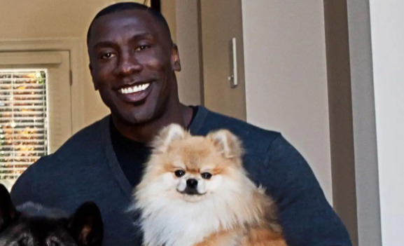 An image of Shannon Sharpe with his dog