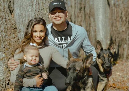 An image Kane Brown,s family with Dogs