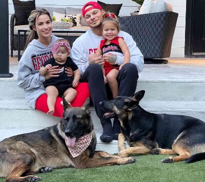 An image Kane Brown,s family with Dogs